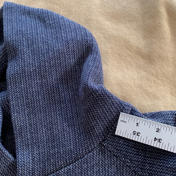 Laain Hoodie  Cropped Pullover Hoodie. Sz: Medium (8). Please note measurements. - Picture 13 of 17